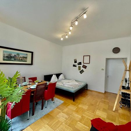 Nice Apartment Close To City Center Вена Экстерьер фото